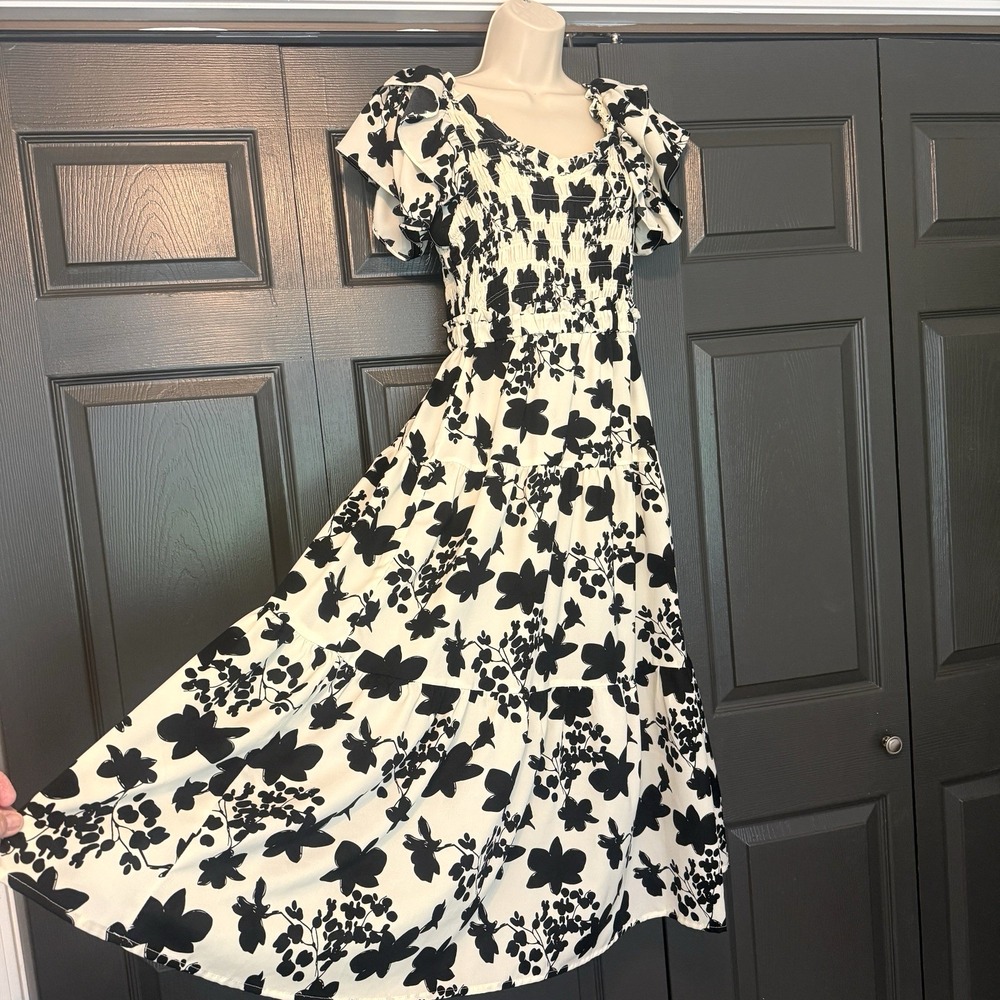 Umgee Tiered Midi Floral Flutter Sleeve Dress Small Femiinine Y2K Dainty Smocked